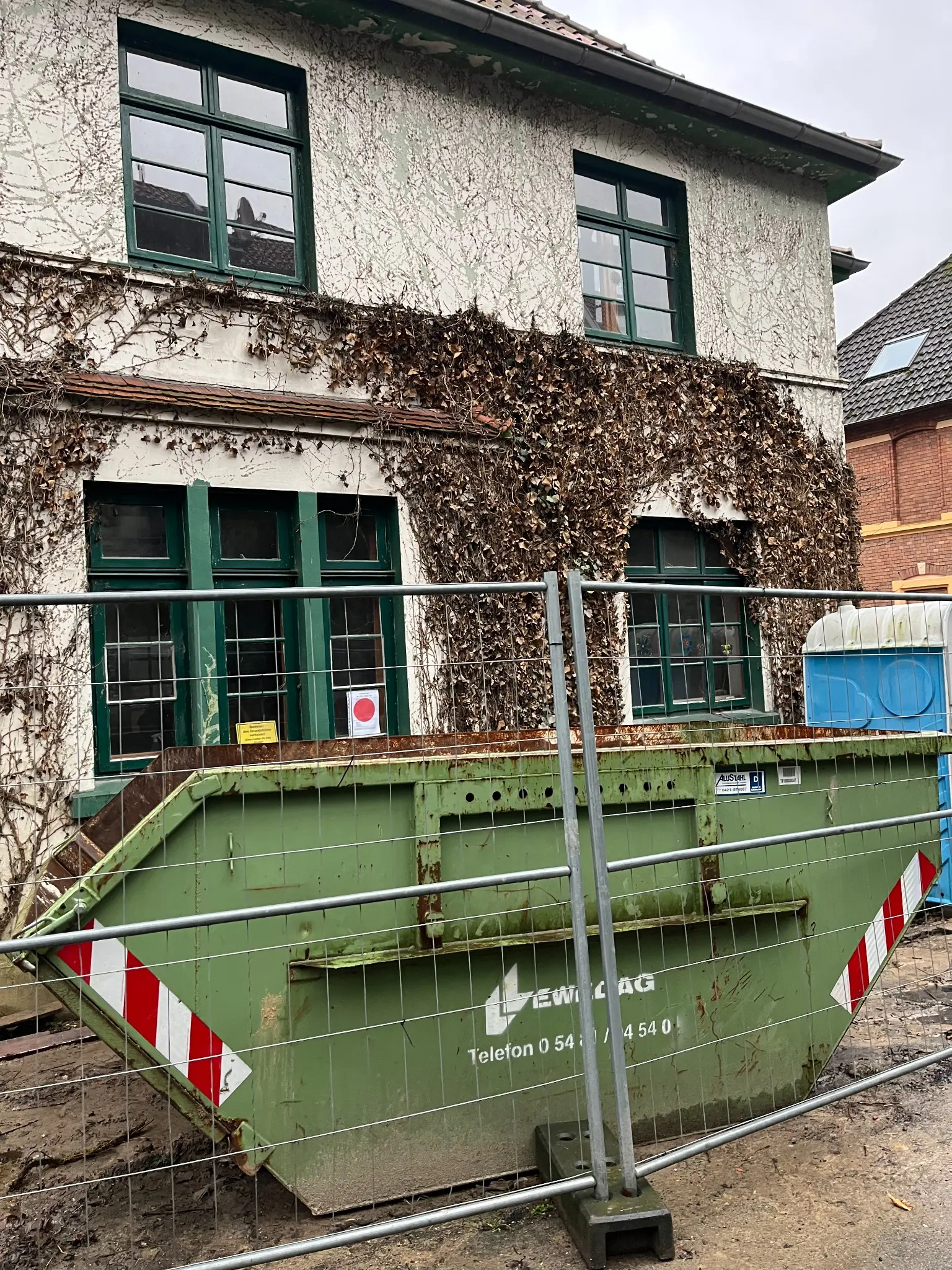 Historische Fenster der Stadtvilla in Tecklenburg vor dem Ausbau