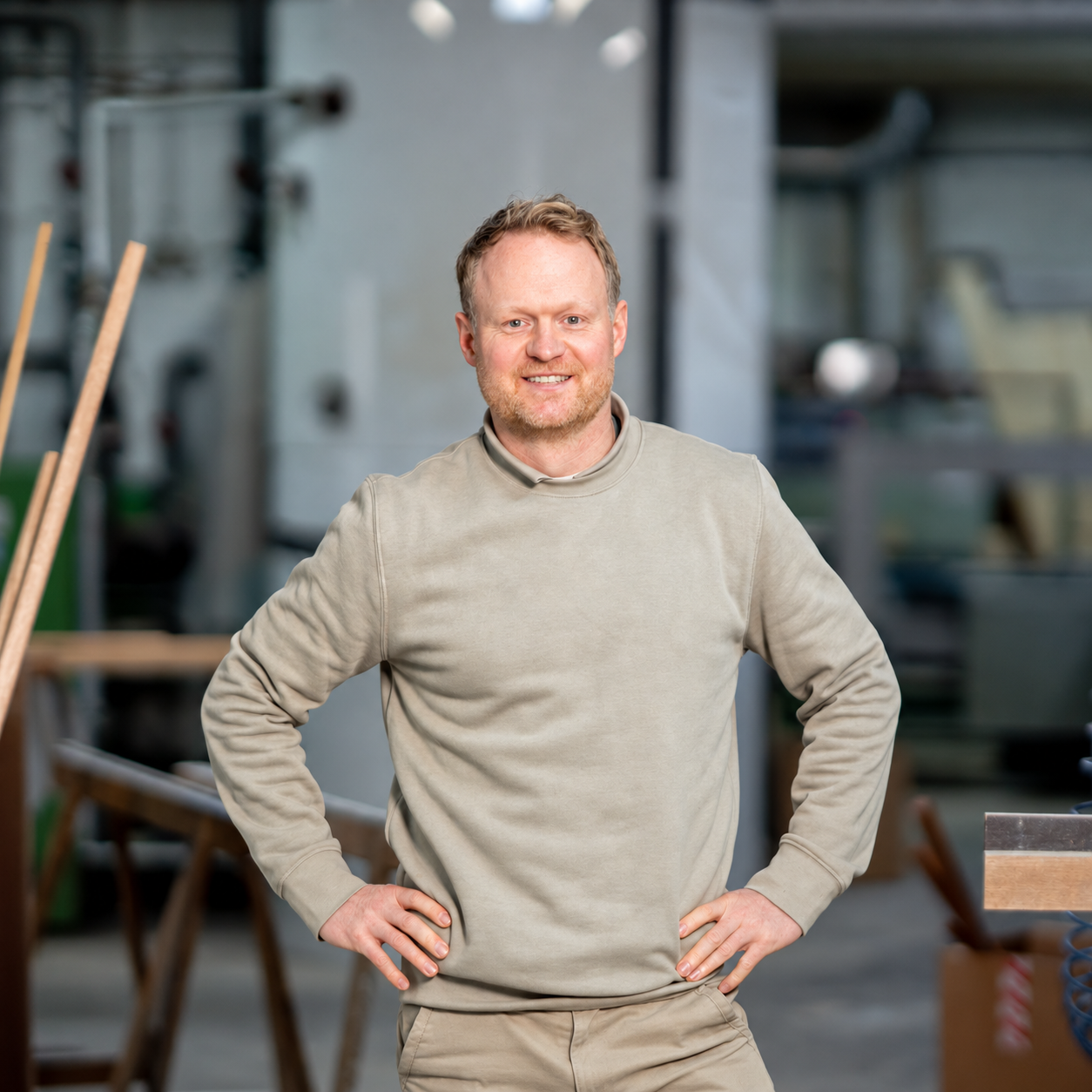 Dominik Beermann in der Werkstatt